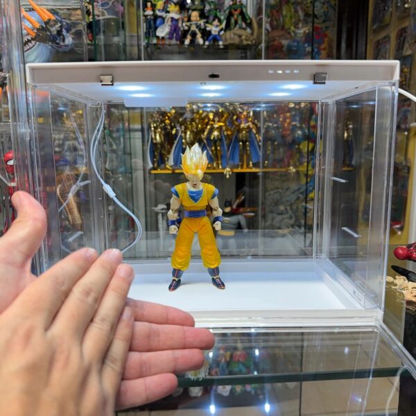 Vetrina Espositore Componibile In Plexiglass Vetrine Per Action Figure Versione CON LUCI LED Dimensioni 30x23x17,50 - immagine 2